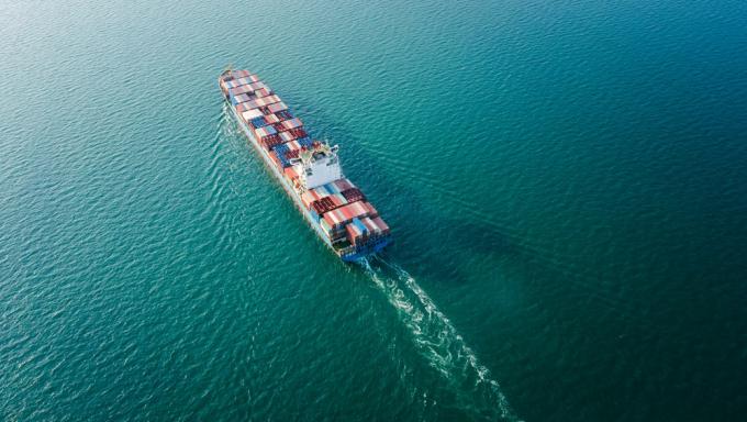 Bnp_Paribas_Real_Estate_Container ship carrying for import and export